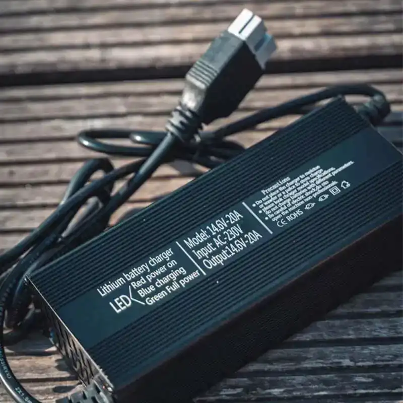 Oplader 12V - 5Ah
